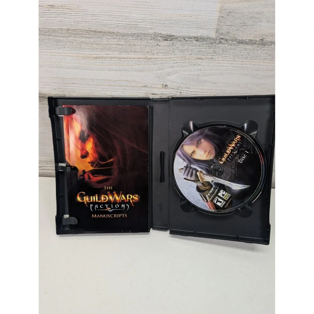 Guild Wars: Factions PC Game NCsoft NTSC-U/C Manual Discs‎ Multiplayer Case